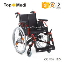 Fauteuil roulant manuel pliable Topmedi en aluminium avec repose-pieds escamotable